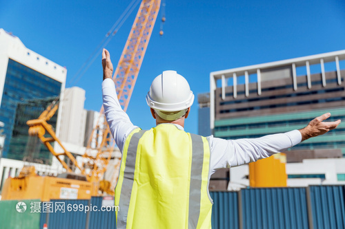 筑夢(mèng)藍(lán)圖下的守護(hù)者——記建筑工地的工程師與建設(shè)者們